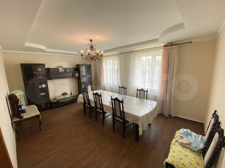 Коттедж 280 м² на участке 10 сот.