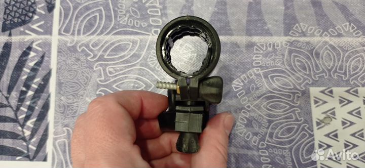 Крепление для фонаря на велосипед (самокат)