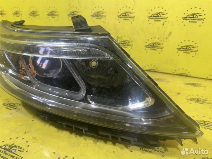 Фара передняя правая Kia Sorento