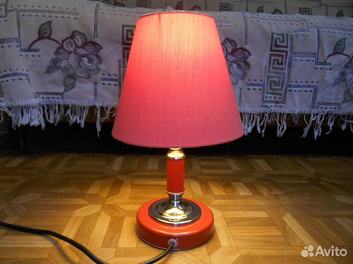 Светильник настольный