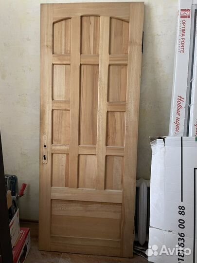 Дверь входная деревянная