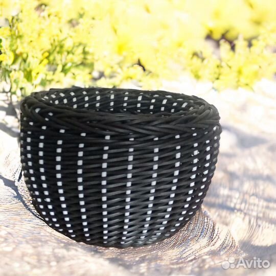 Кашпо из искусственного ротанга