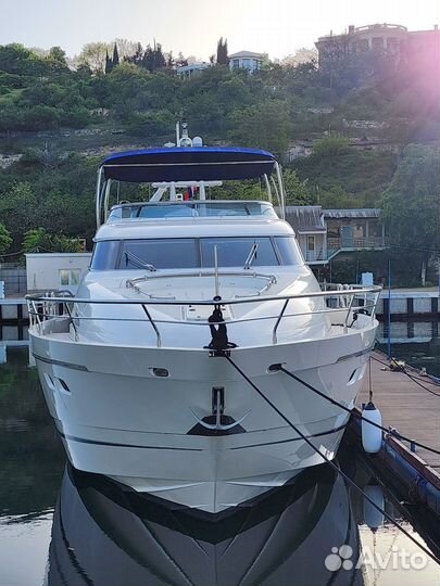 Моторная яхта Fairline Squadron 74