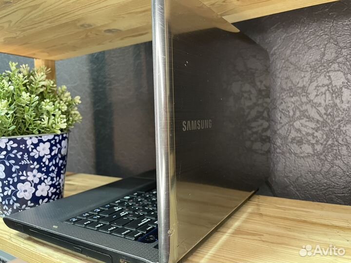 Ноутбук Samsung / 14