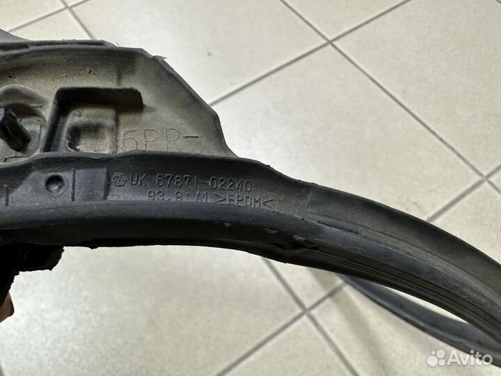 Уплотнитель задней правой двери Королла 180