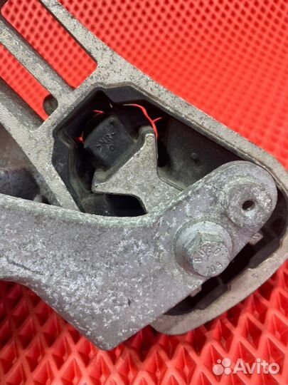 Опора двигателя правая Volvo Xc90 L A2 D4204T23