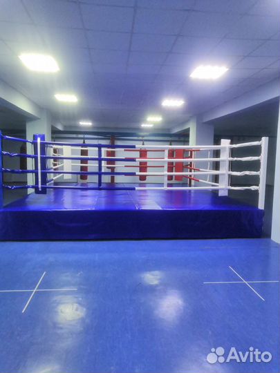 Ринг на помосте высота 0.5м