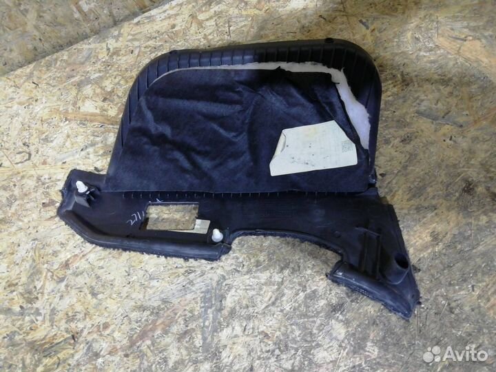 Обшивка отсека багажника правая нижняя Land Rover