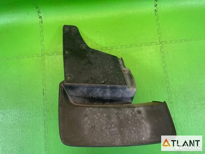 Брызговик задний правый toyota land cruiser