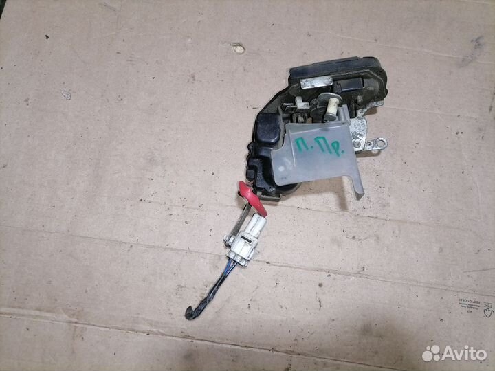 Замок двери Toyota Camry XV10