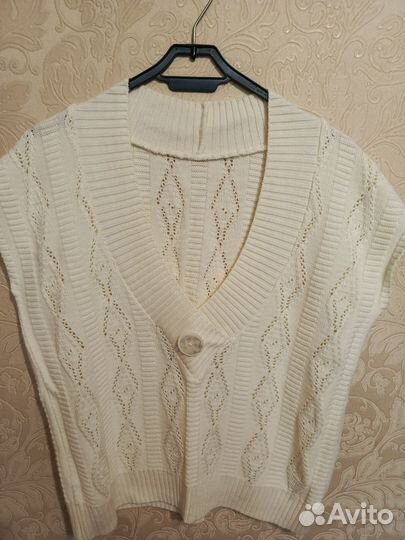 Кардиган жилетка молочного цвета