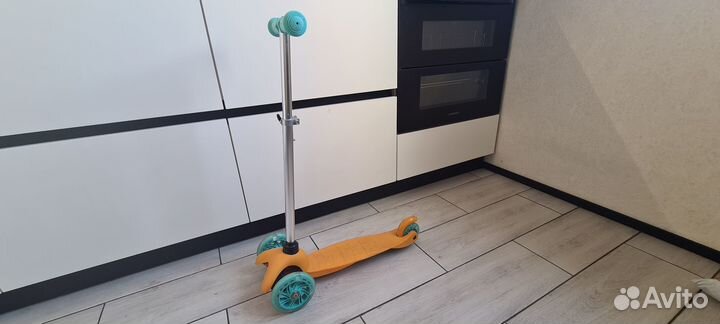 Самокат трехколесный (колеса светятся) Kreiss