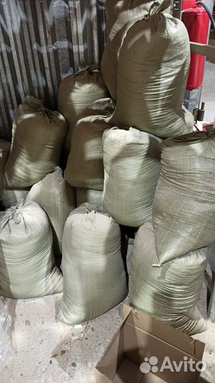 Опилки в мешках