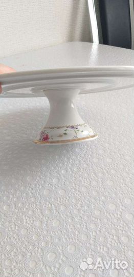 Тортница на ножке