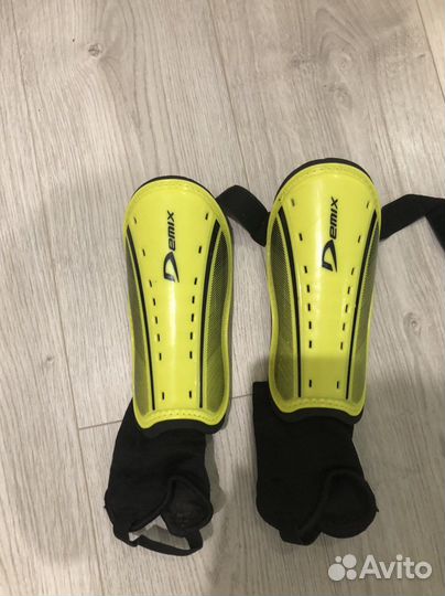 Футбольные щитки