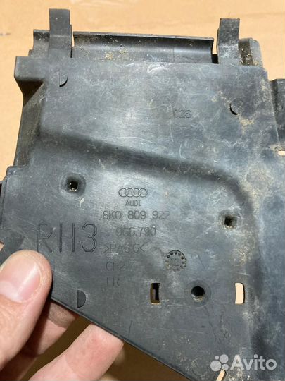 Накладка стойки передняя правая Audi A4 8K0809922