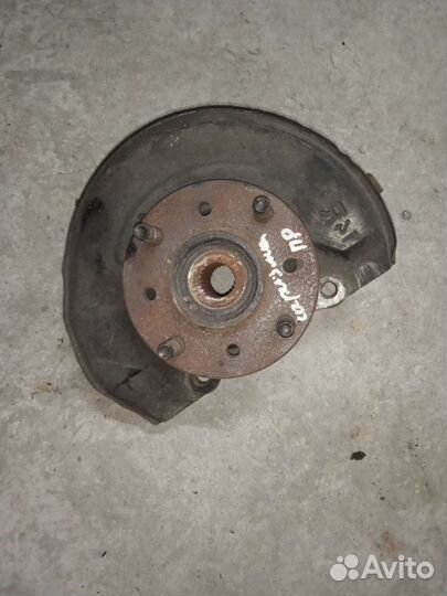 Поворотный кулак Mitsubishi carisma митсубиси