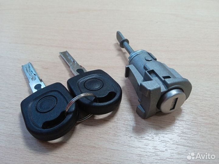 Личинка замка двери передняя левая Volkswagen