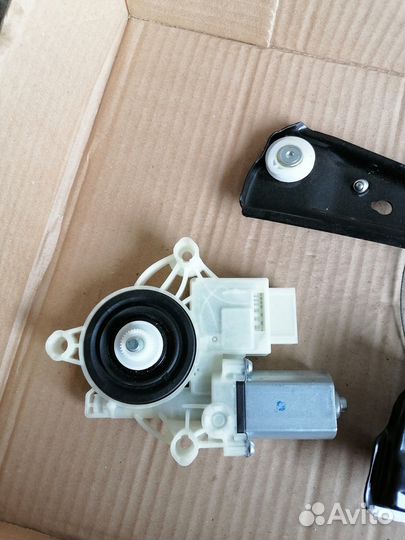 Мотор стеклоподъемника левого с направляющими Bmw