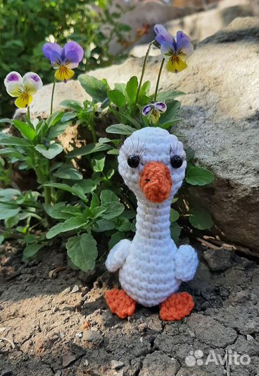 Игрушка вязанная Гусик
