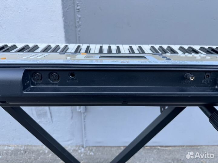 Синтезатор yamaha PSR- R200