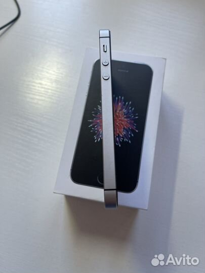 Телефон iPhone SE, Space Gray, 32GB