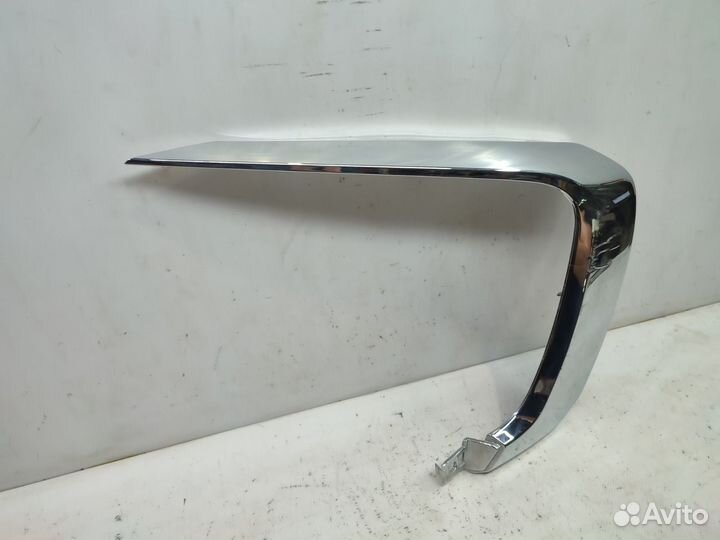 Молдинг бампера передний правый Mitsubishi Pajero