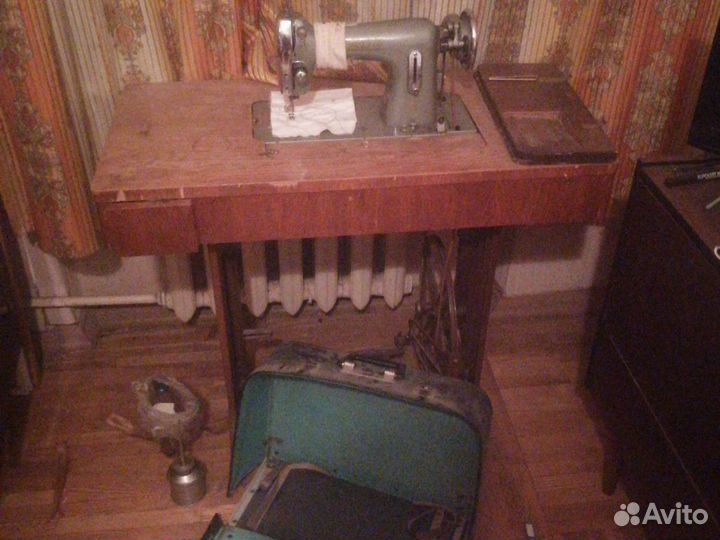 Швейная машина LADA 122 ножная