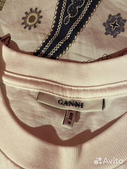 Футболки Ganni и Alexachung