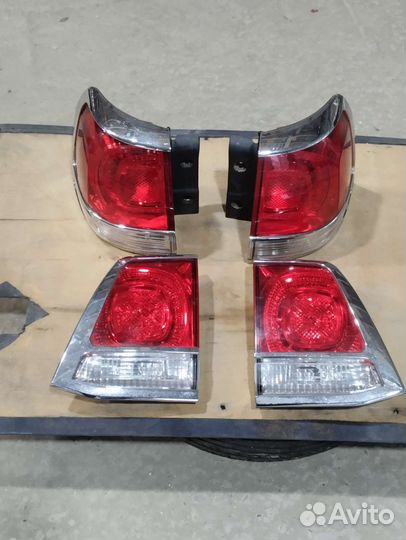 Задние фонари на Ленд Крузер 200