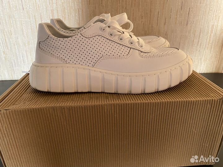 Кросовки женские