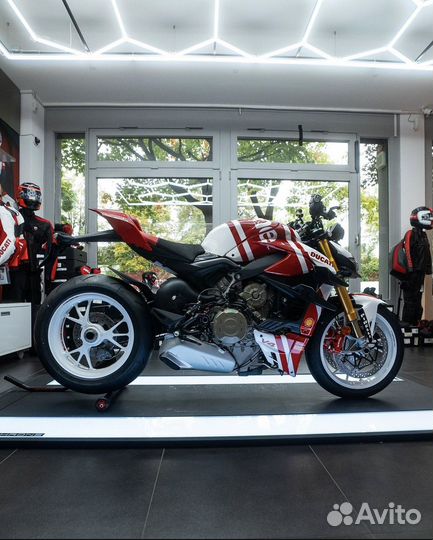 Ducati Streetfighter V4 supreme