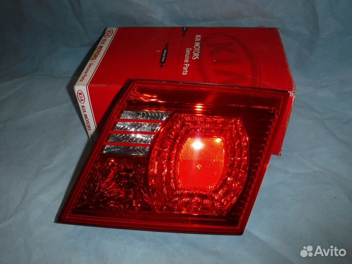 Фонарь правый внутренний Kia Magentis 1 / Optima 1