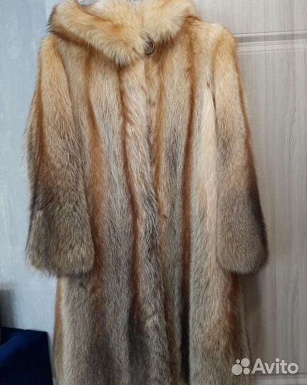 Шуба енотовая с капюшоном