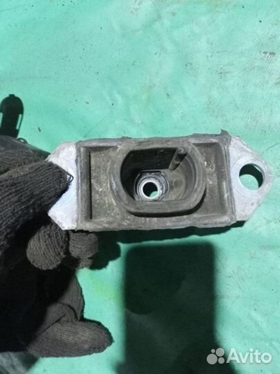 Подушка кпп Renault Logan