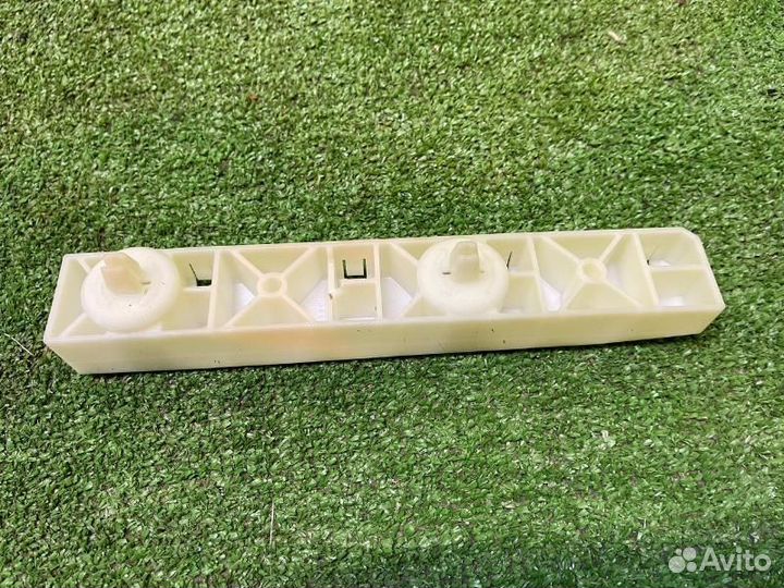 Кронштейн бампера передний правый Nissan Teana J32