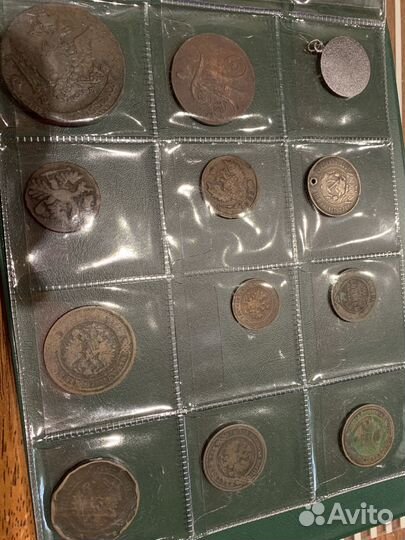 Различные коллекции монет и купюр