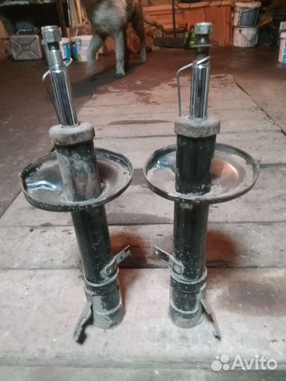 Стоики передние Toyota Sprinter