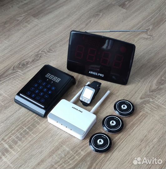 Кнопка вызова официанта в комллекте с часами табло