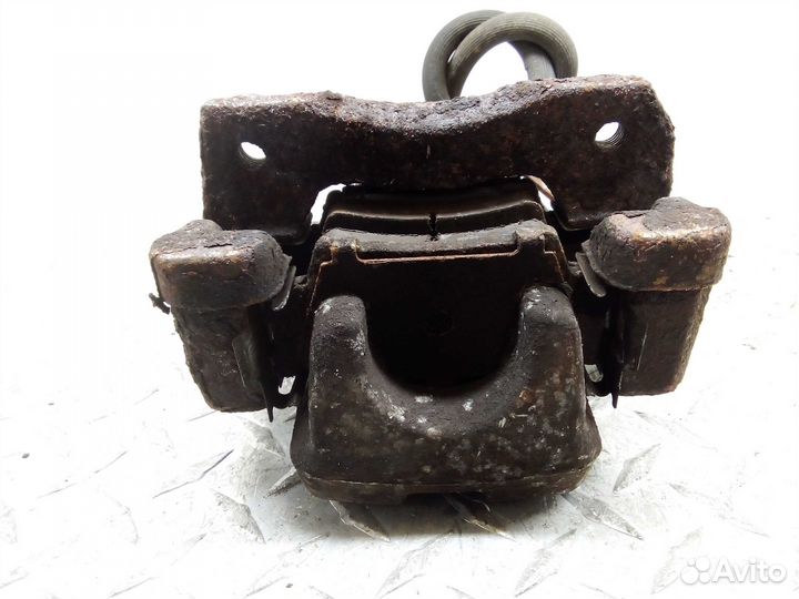 Суппорт задний левый Toyota Camry 6 XV40