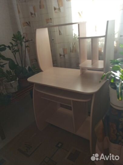 Продам компьютерный стол