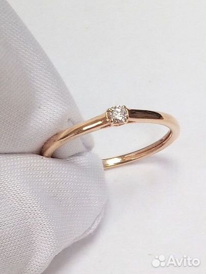 Золотое кольцо с камнем 16р