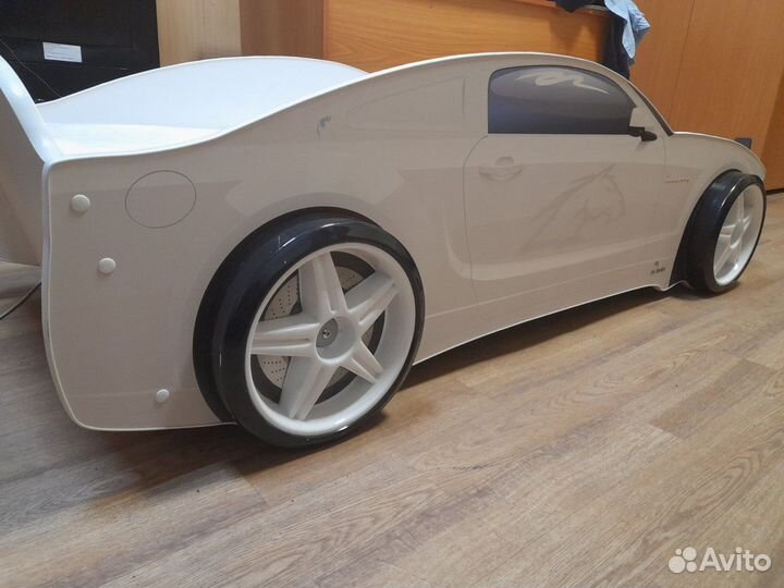 Кровать машина