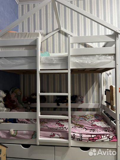Двухъярусная кровать