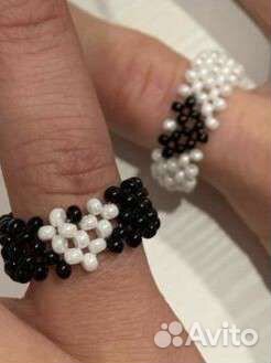 Изделия из бисера (браслеты, кольца, фигурки)