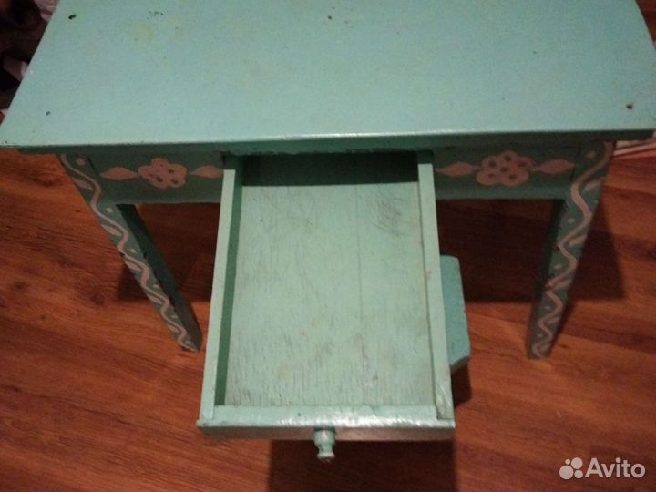 Стол письменный с табуреткой