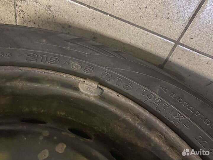 Комплект колес Nokian HK4 r16 215 65 бу