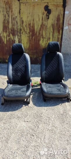 Передние сидения Volkswagen Polo V