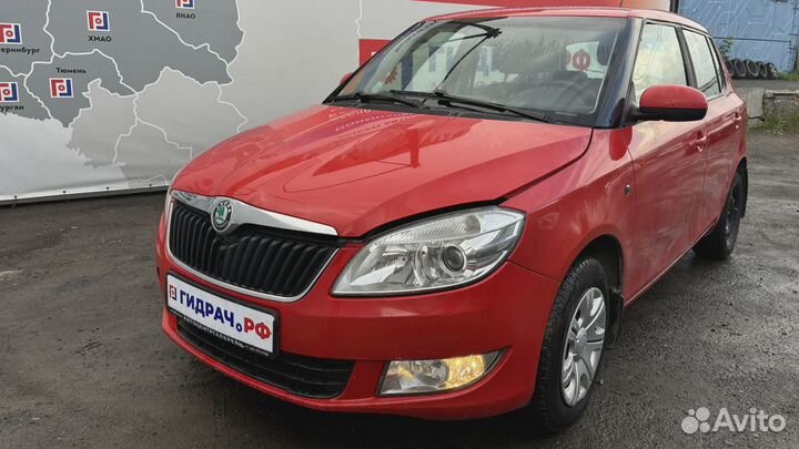 Обшивка стойки средней левой верхняя Skoda Fabia