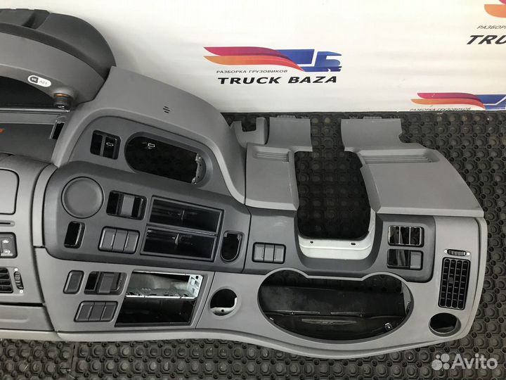 Передняя панель салона Daf XF106